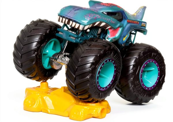 Hot Wheels Monster Truck FYJ44 1:64 Die-Cast Figure with Crushable Car-4